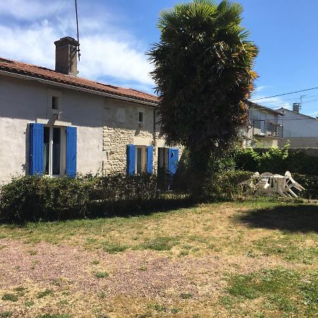 La Maison Bleue Saint-Ciers-sur-Gironde Exterior photo