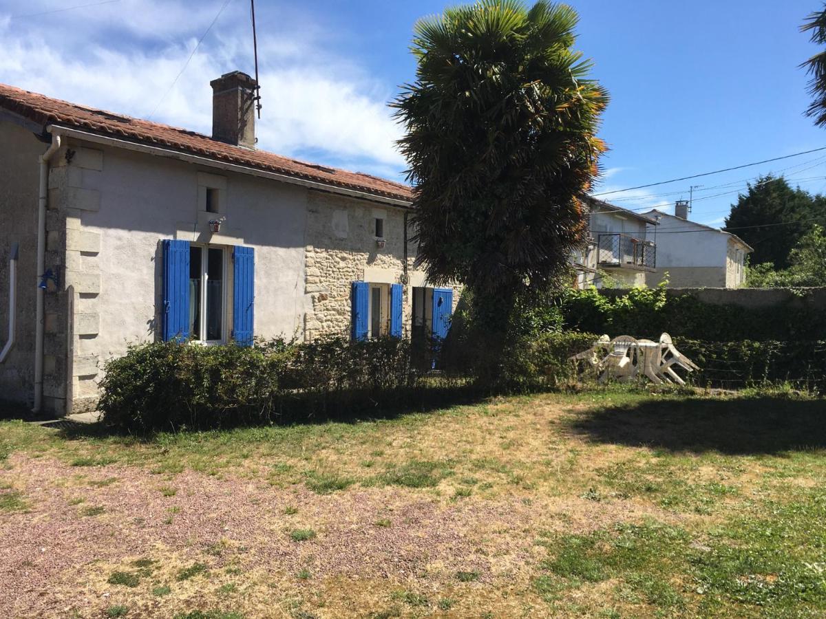 La Maison Bleue Saint-Ciers-sur-Gironde Exterior photo