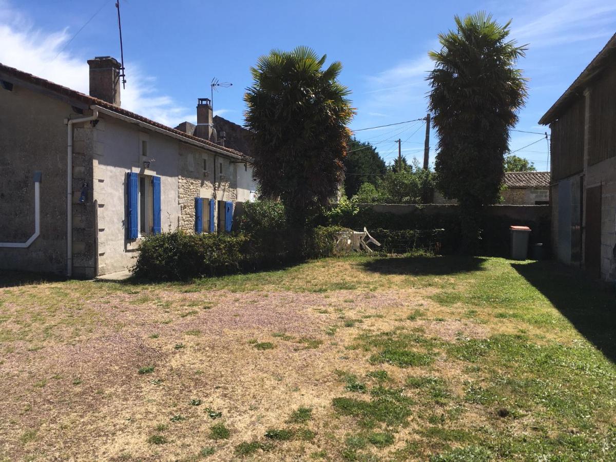 La Maison Bleue Saint-Ciers-sur-Gironde Exterior photo